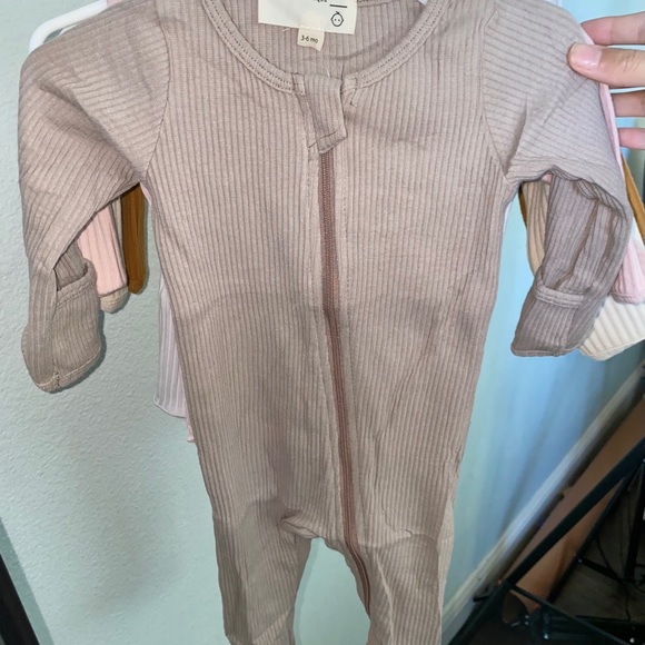 Taupe ribbed footie - Picture 2 of 3